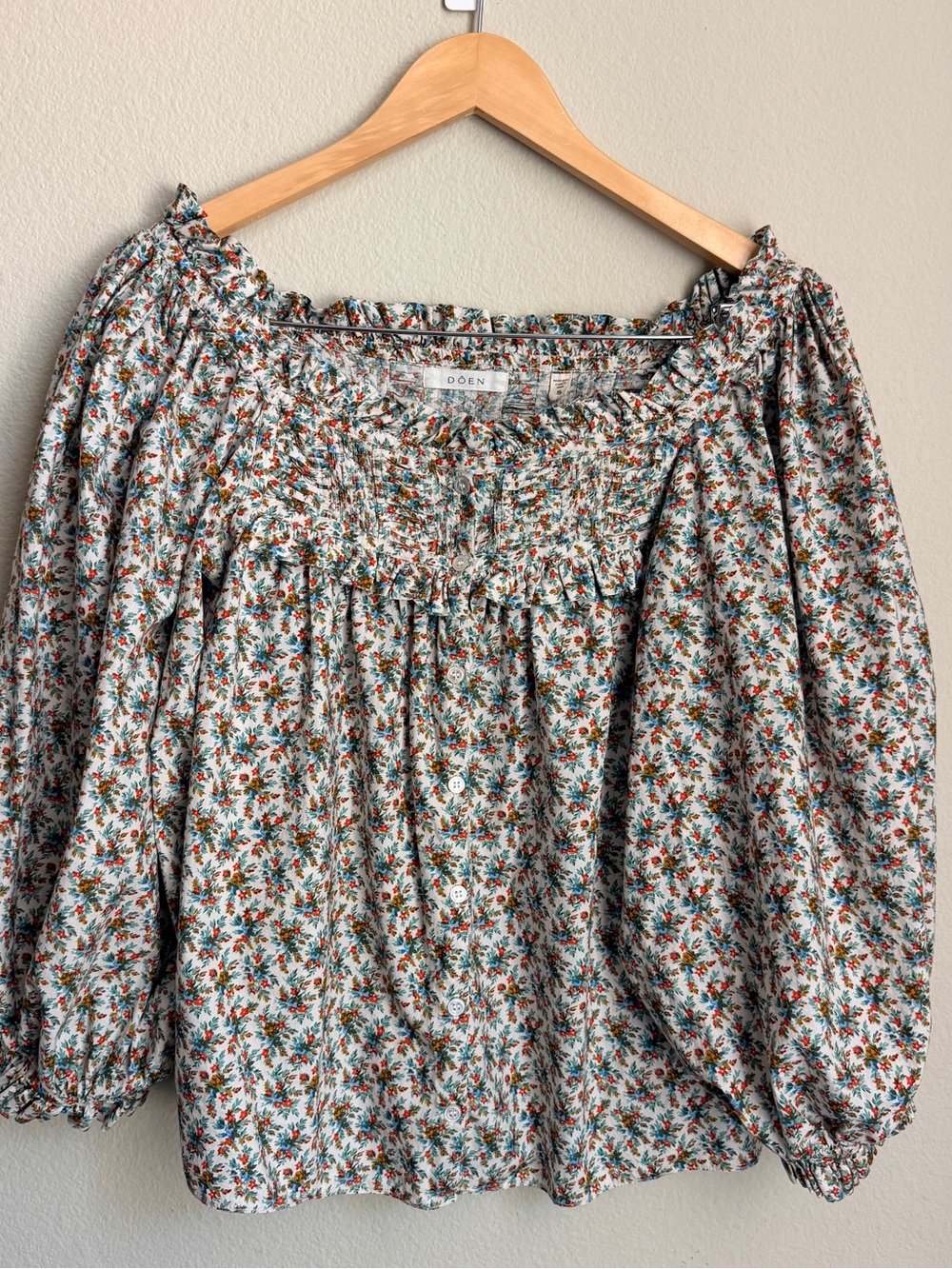 Doen Cream Floral Smocked Button-Front Blouse size S 100% Organic Cotton